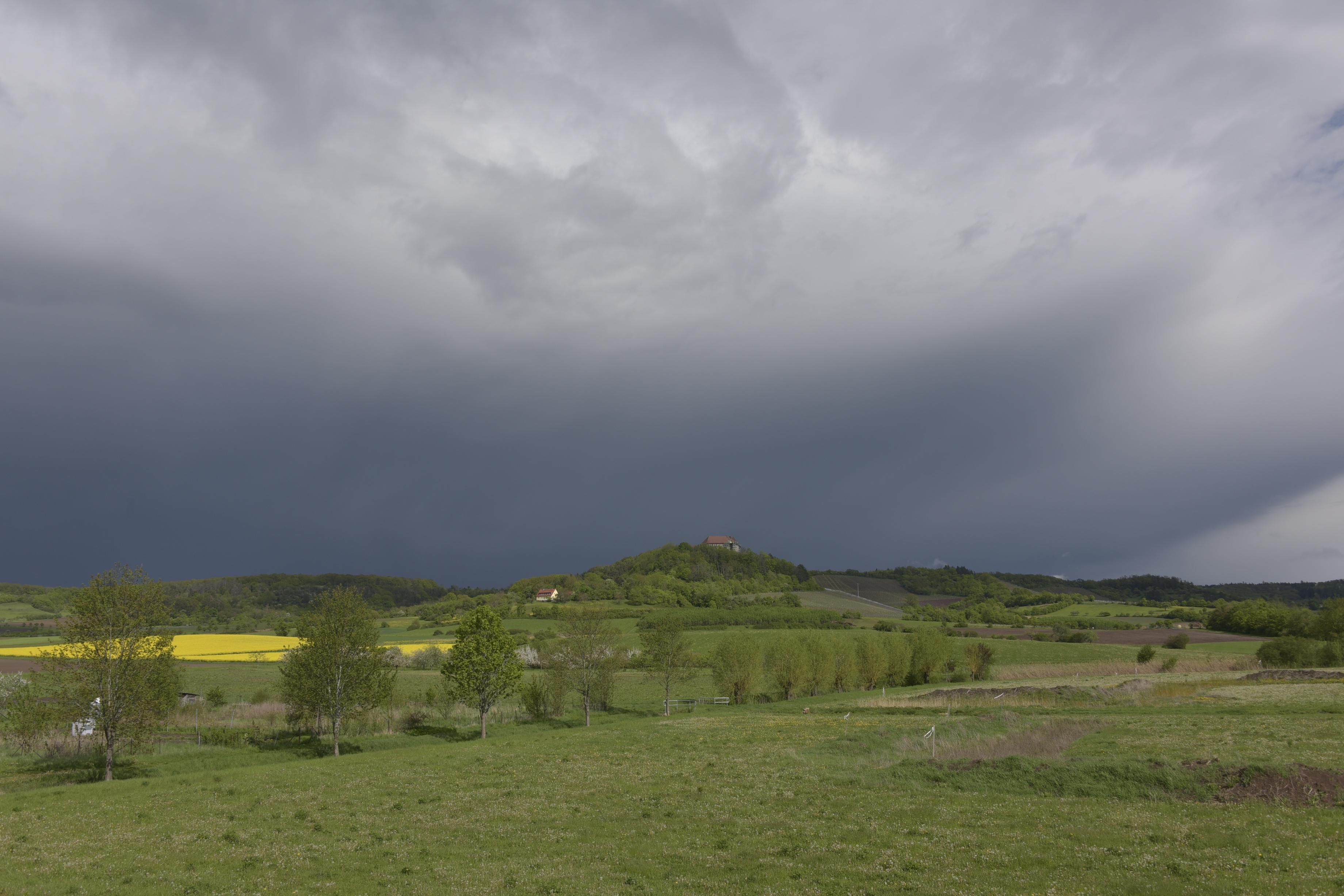 Die Burg Hoheneck ist selbst aus größerer Entfernung noch gut zu erkennen.