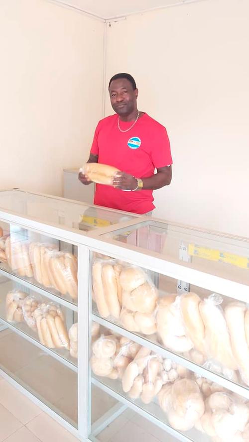 Die Schüler in Bassar werden mittlerweile schon mit Brötchen aus der eigenen Bäckerei versorgt.
