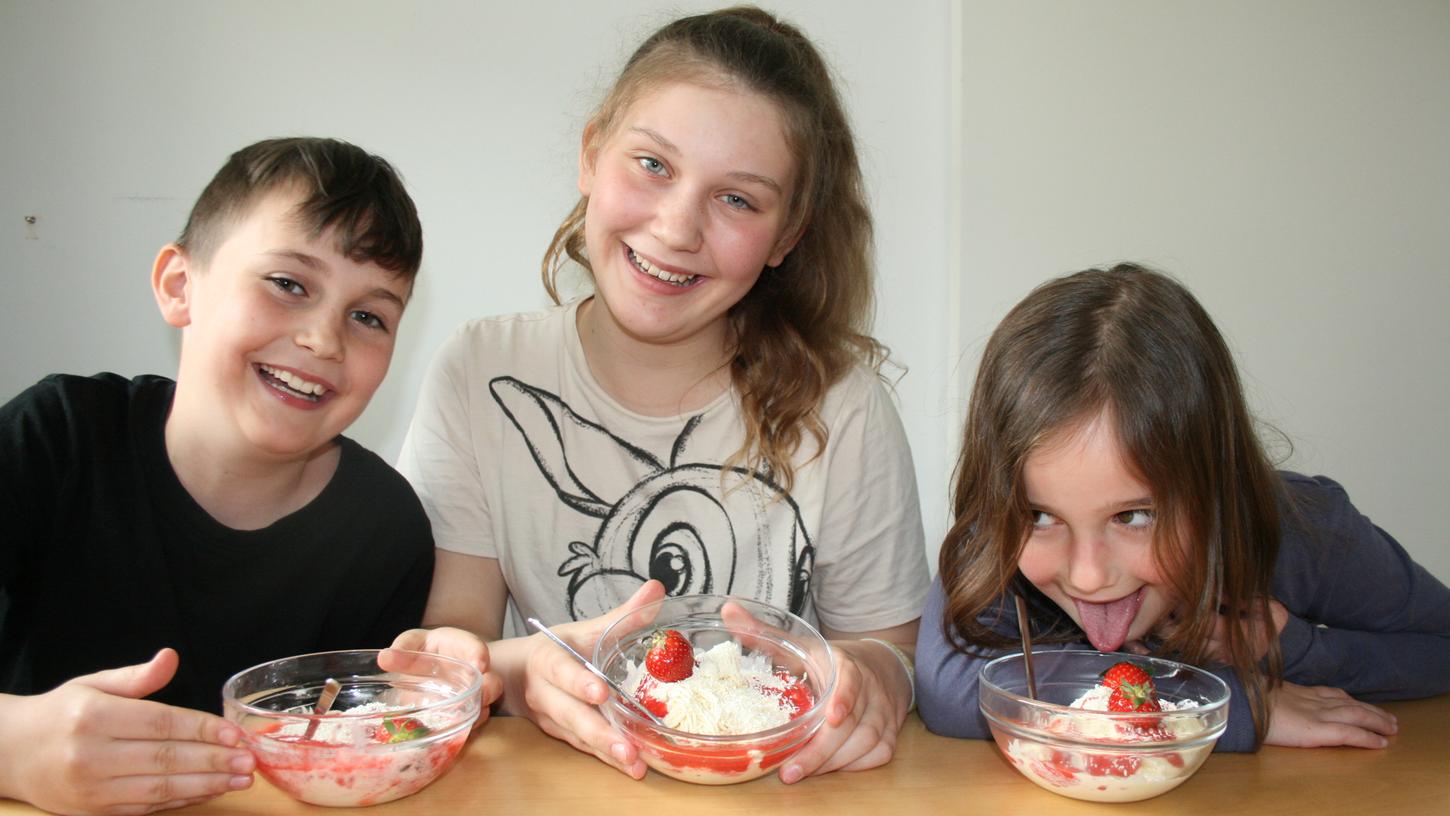 Johannes, Sophia und Eva zaubern in ihrer Küche ein eigenes Eis und verraten in der Kinderzeitung "nanu!?" das Rezept dazu.
