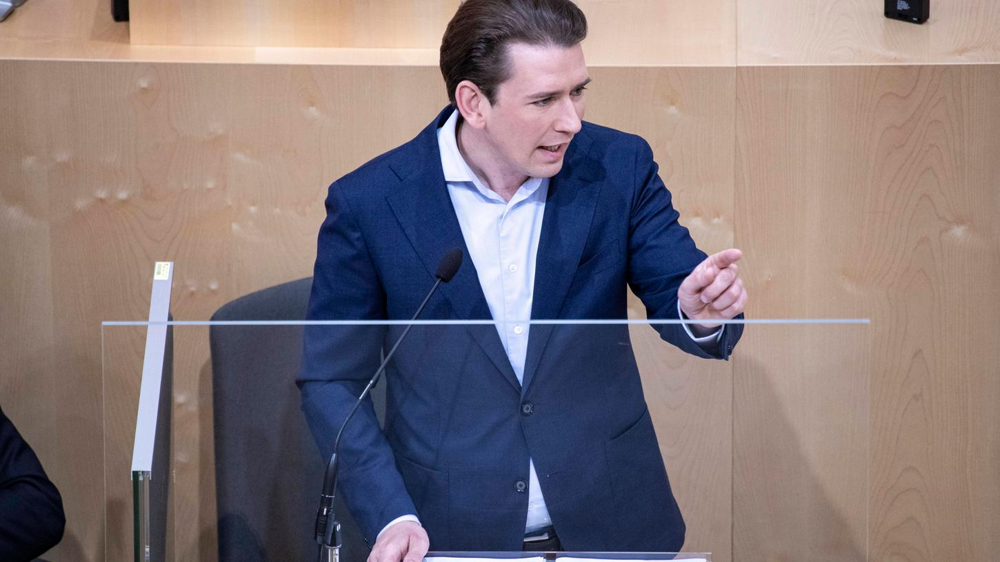 Der Nationalrat trat am 17. Mai auf Verlangen der Oppositionsparteien zu einer Sondersitzung zusammen.
Der Nationalrat trat am 17. Mai auf Verlangen der Oppositionsparteien zu einer Sondersitzung zusammen.