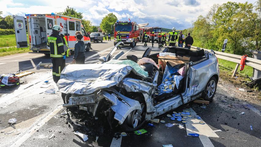 Mustang schleudert in Gegenverkehr: Vier Menschen bei Bamberg schwer verletzt