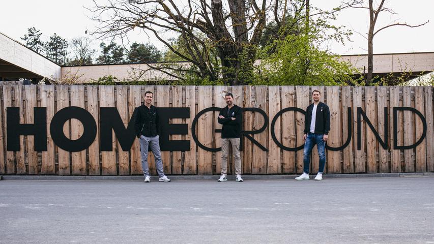 Sind begeistert (v.l.): adidas-Chef Kasper Rorsted, DFB-Direktor Oliver Bierhoff und Torhüter Manuel Neuer. Sind begeistert (v.l.): adidas-Chef Kasper Rorsted, DFB-Direktor Oliver Bierhoff und Torhüter Manuel Neuer.