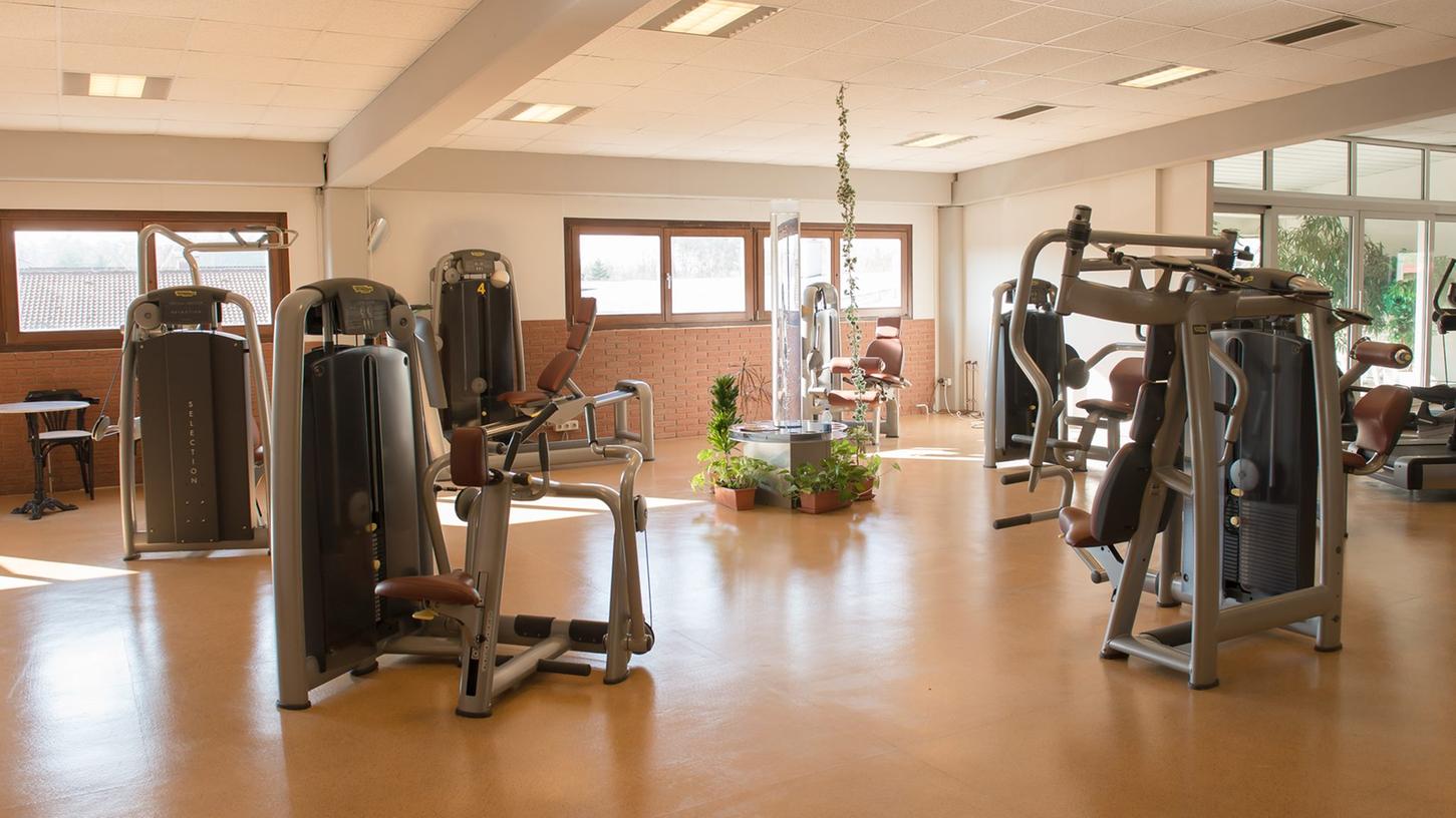Nach monatelanger Schließung durch die weltweite Covid-19-Pandemie durften Fitnessstudios im Mai endlich wieder unter Auflagen öffnen.
Nach monatelanger Schließung durch die weltweite Covid-19-Pandemie durften Fitnessstudios im Mai endlich wieder unter Auflagen öffnen.