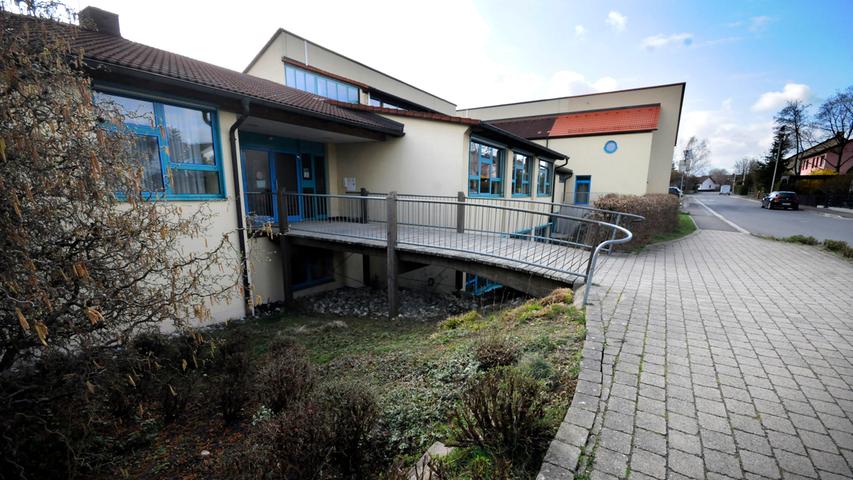 Die Schule von Großenseebach.
