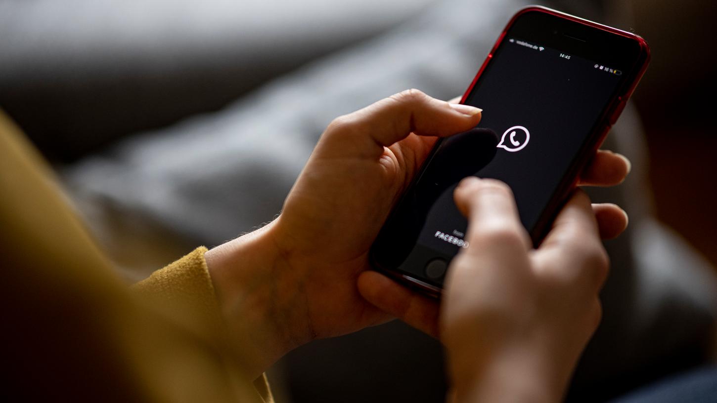 Über Messenger-Dienste korrespondierte eine 48-Jährige jahrelang mit einem Mann. Doch statt der großen Liebe ging es Betrügern im Hintergrund nur um Geld. Über Messenger-Dienste korrespondierte eine 48-Jährige jahrelang mit einem Mann. Doch statt der großen Liebe ging es Betrügern im Hintergrund nur um Geld.