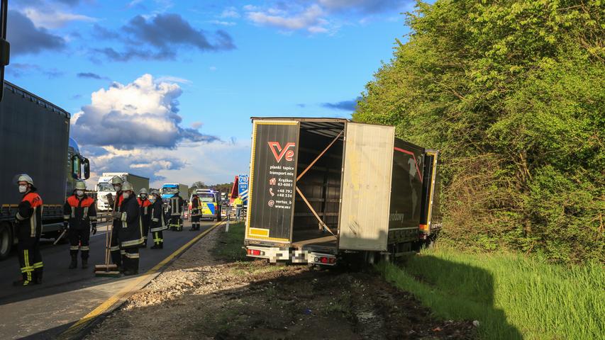 Kollision auf der A3 bei Höchstadt: Lastwagen-Fahrer übersieht Stauende