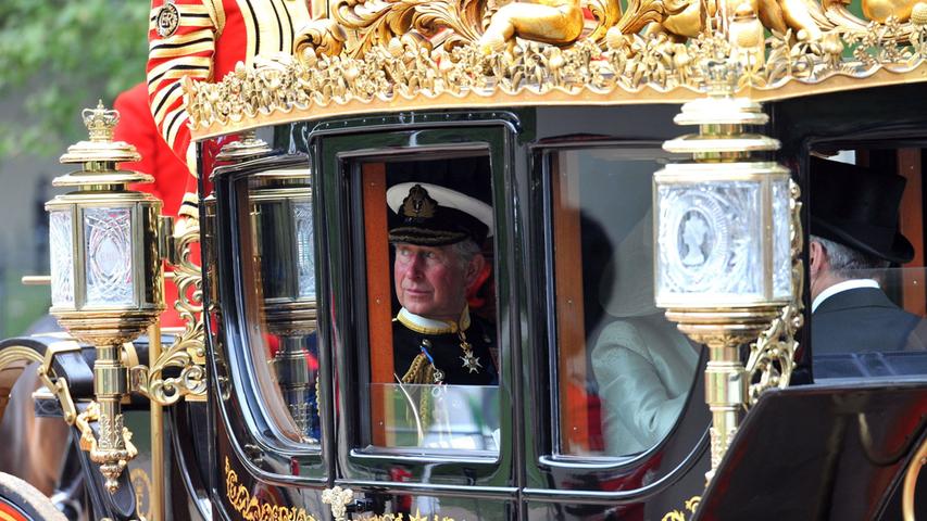 Bei Paraden zelebriert das britische Königshaus seinen Glanz.  