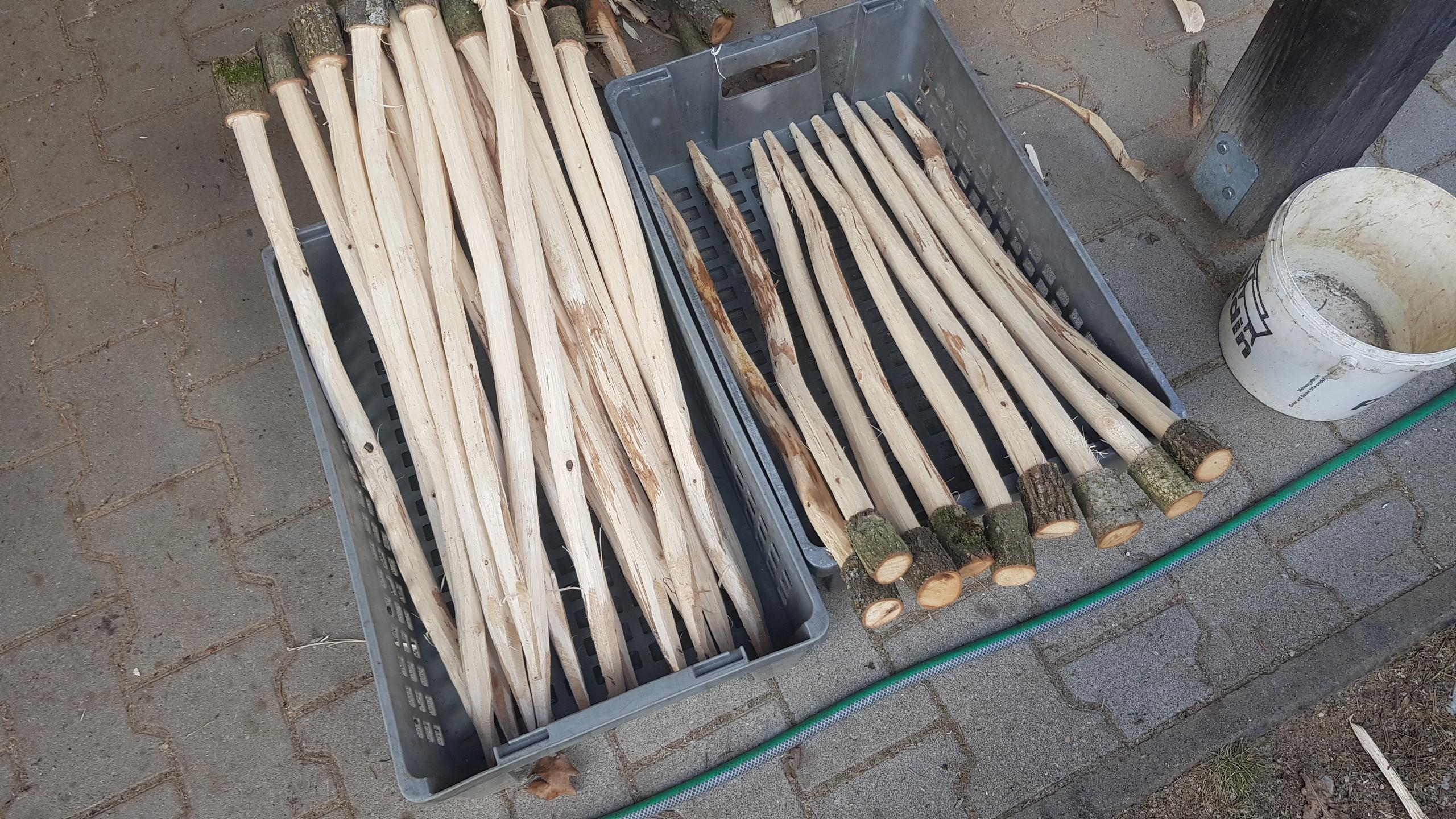 Die Nägel zur Befestigung der Kümpfe. Tausende hat Dieter Ganser schon geschnitzt.