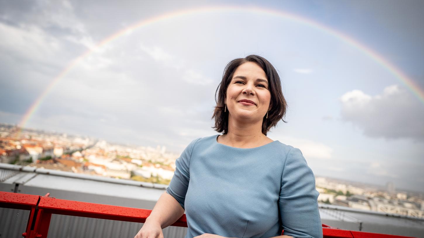 Bei einer Kanzlerkandidatin schaut man ganz genau hin. Die verspätete Anmeldung von Nebeneinnahmen durch Annalena Baerbock ist keine Kleinigkeit Bei einer Kanzlerkandidatin schaut man ganz genau hin. Die verspätete Anmeldung von Nebeneinnahmen durch Annalena Baerbock ist keine Kleinigkeit