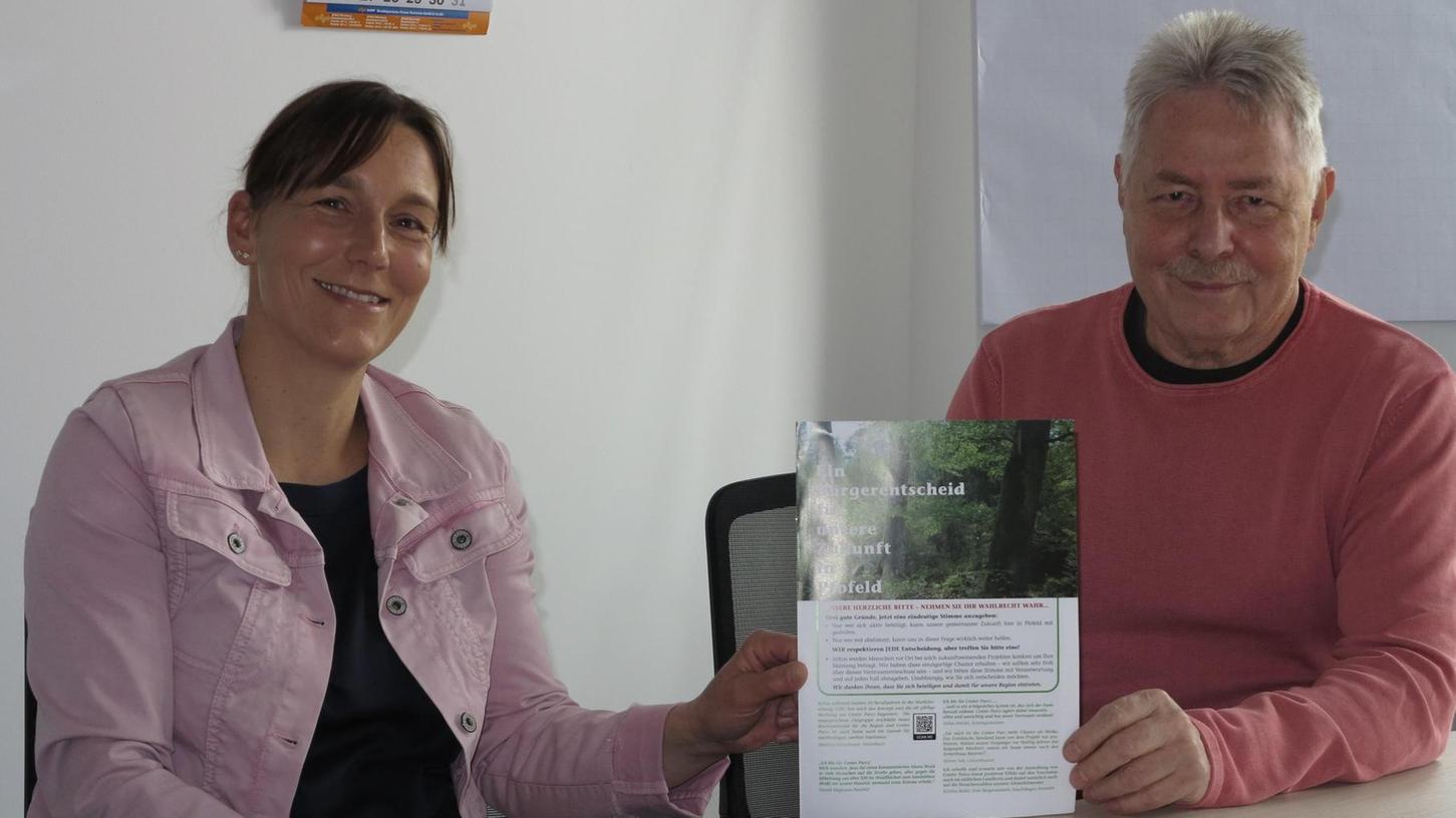 Nicole Maaß aus Thannhausen von "Bürger pro Center Parcs" und Dieter Popp aus Haundorf von der "Initiative Brombachsee" hoffen, dass die Argumente ihrer Gruppierungen am 30. Mai bei der Mehrheit Gehör finden.