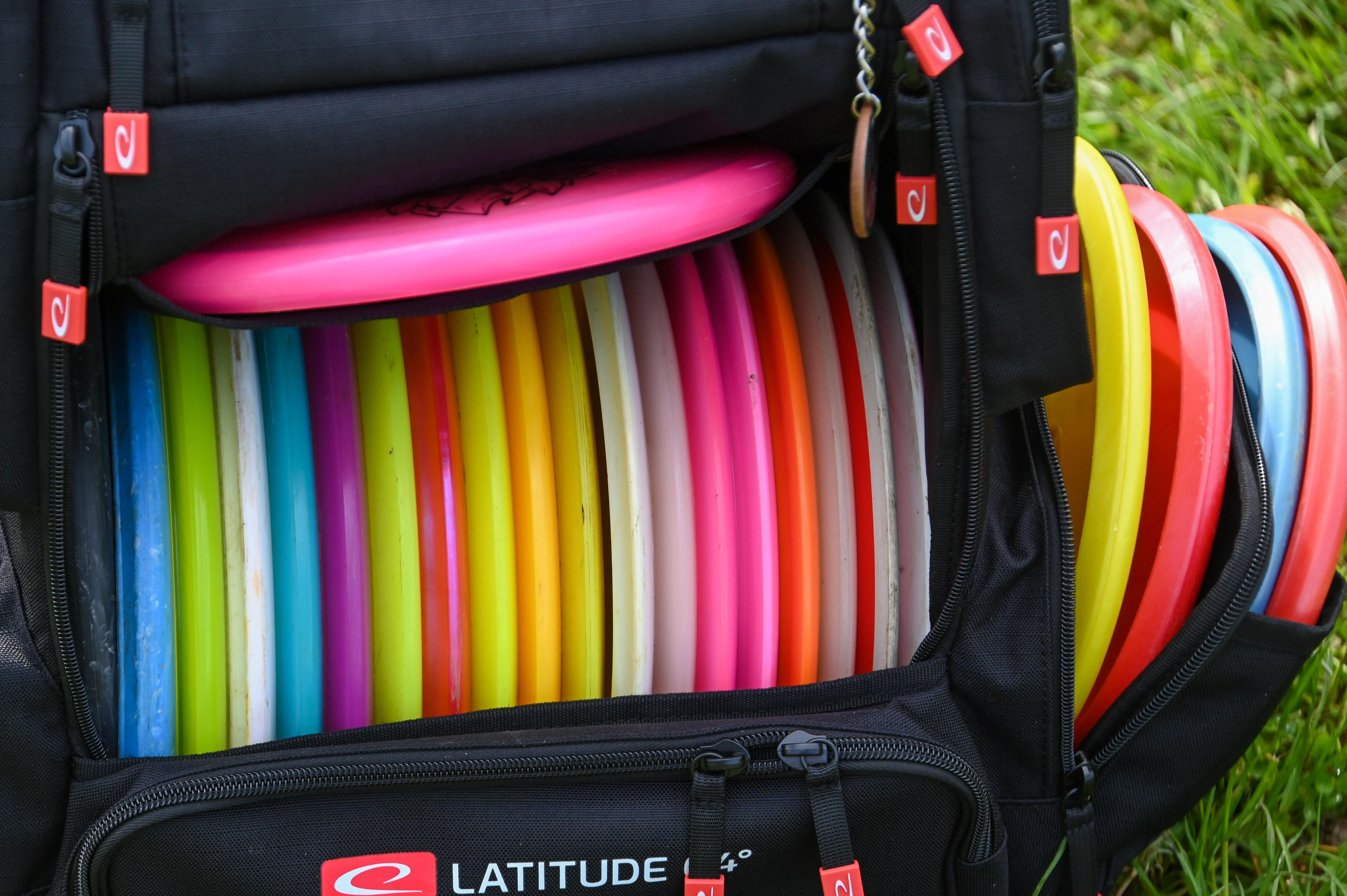 ...in dem es wie in einem Schallplattenschrank aussieht. Nur das Scheiben kunterbunt aussehen - jede wird für verschiedene Aufgaben benötigt.