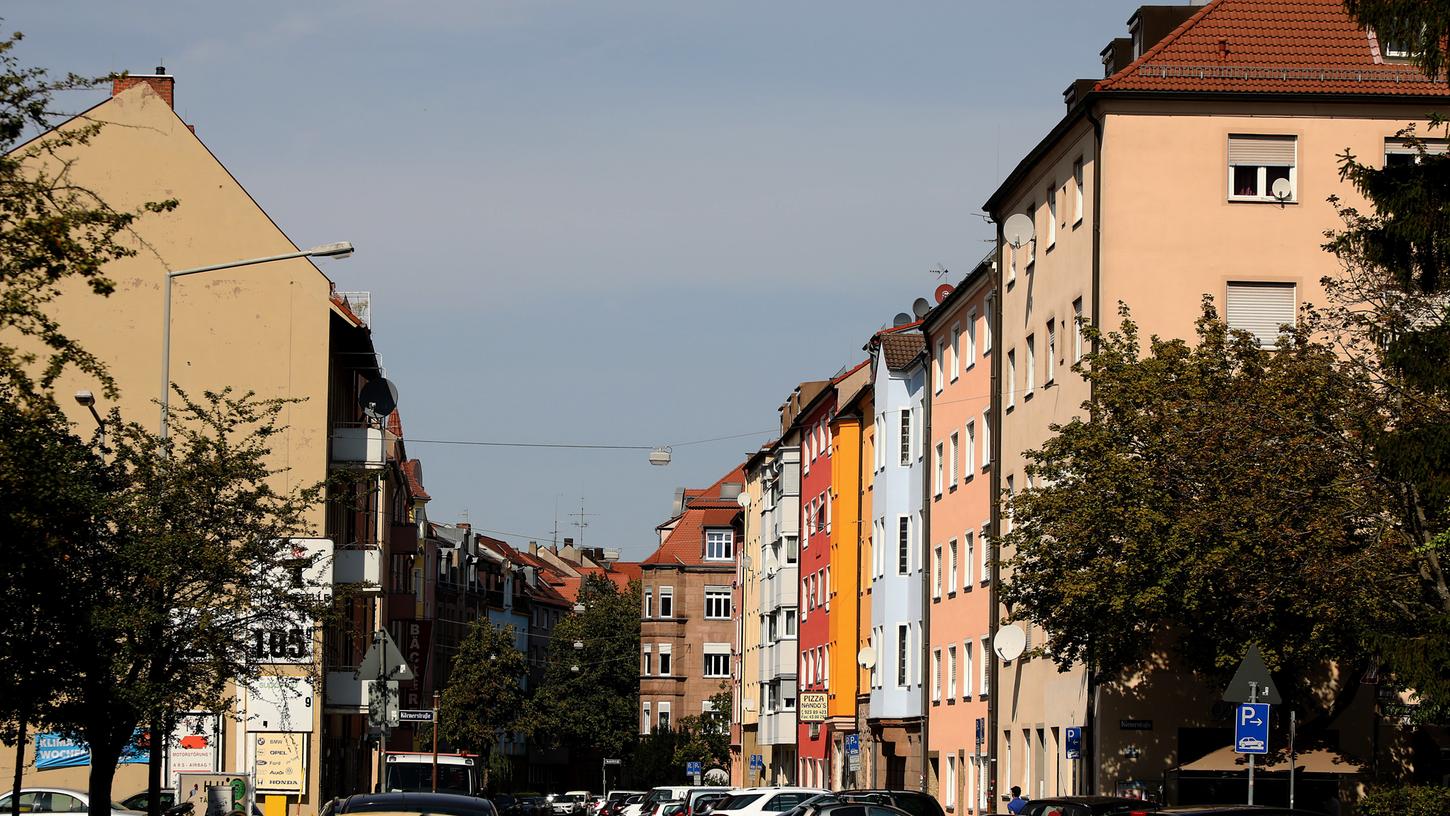 Viele Menschen, die auf engem Raum leben: Auch im Stadtteil Steinbühl - hier die Gabelsbergerstraße - sind die Infektionszahlen besonders hoch.