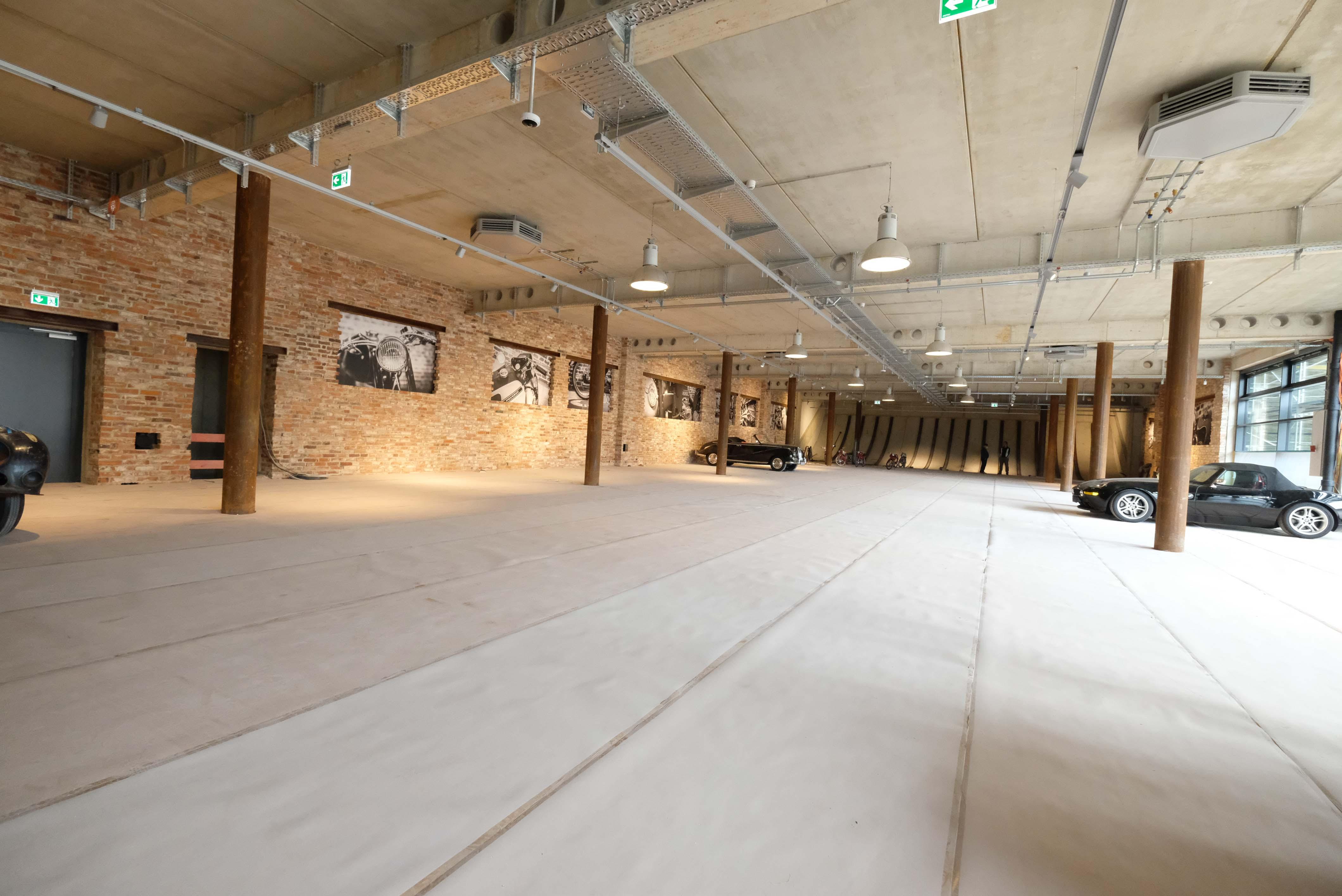 Blick in eine der beiden großen Ausstellungshallen