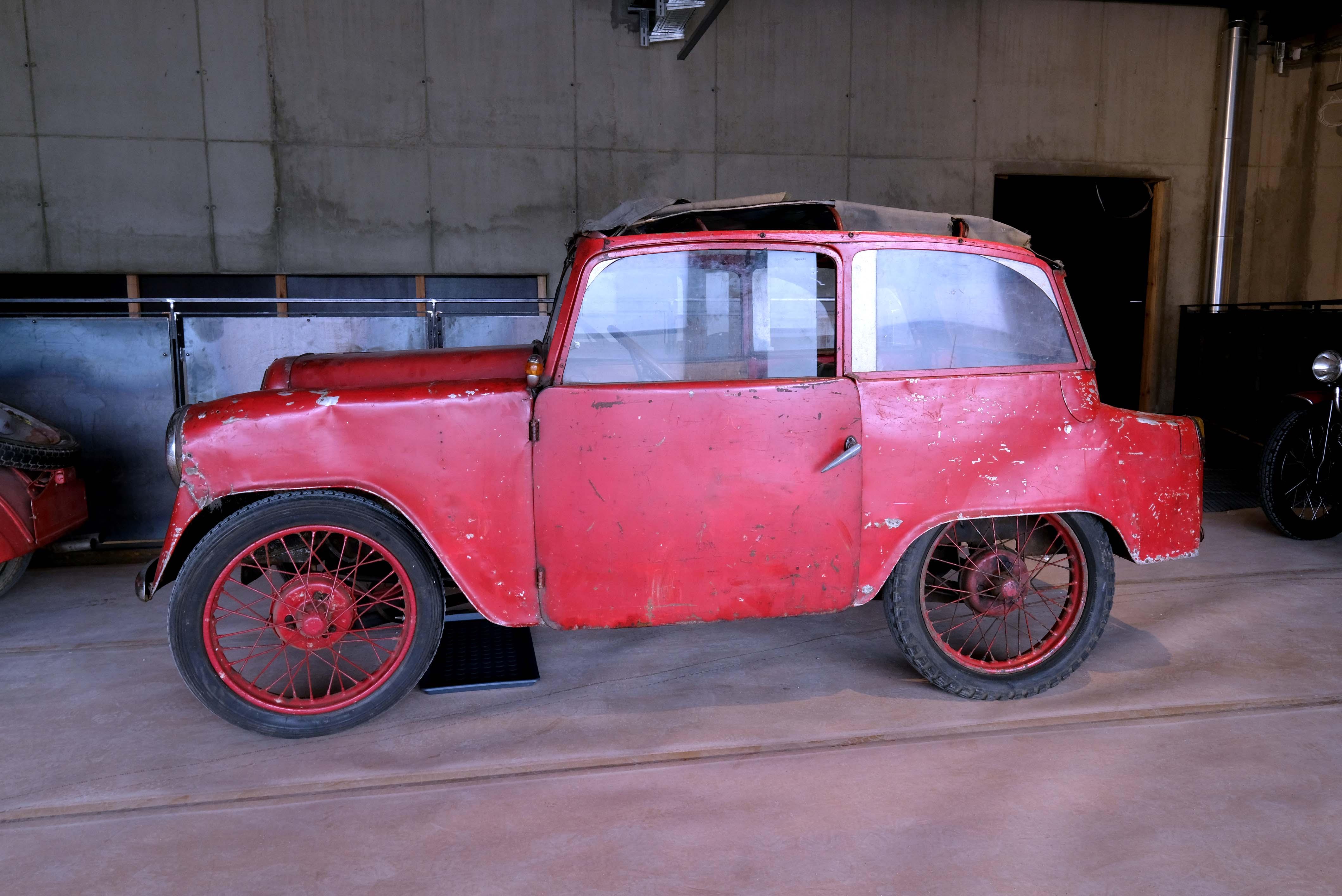 Kleiner roter Oldtimer aus Eisenach: Ein "Dixi-Kasi: Spezial/Exoten".