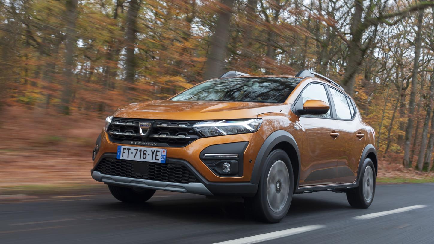 Dacia Sandero Stepway: Mit robusten Details wie Beplankungen, Unterfahrschutz und erhöhter Bodenfreiheit.
Dacia Sandero Stepway: Mit robusten Details wie Beplankungen, Unterfahrschutz und erhöhter Bodenfreiheit.