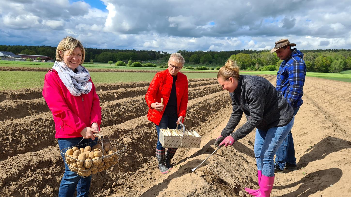 Auch wenn es noch keine frischen Kartoffeln gibt, landet Küche seit Wochen in vielen fränkischen Familien auf dem Herd.
Auch wenn es noch keine frischen Kartoffeln gibt, landet Küche seit Wochen in vielen fränkischen Familien auf dem Herd.