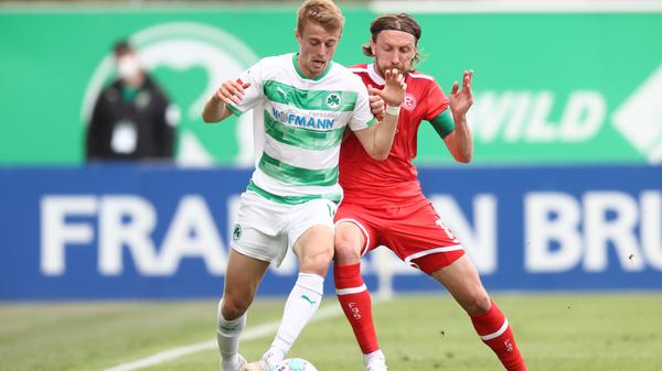 Lieferte gute Pässe, hatte auch Chancen, erweckte aber auf jeden Fall so gar nicht den Eindruck, gedanklich schon bei seinem künftigen Verein, Hannover 96, zu sein. Gutes Abschiedsspiel aus dem Ronhof des Zehners. User: 1,9 (90 Stimmen), kicker: 3