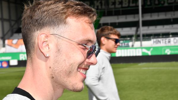 Wenig überraschend erschienen viele Spieler mit Sonnenbrillen; so auch David Raum.