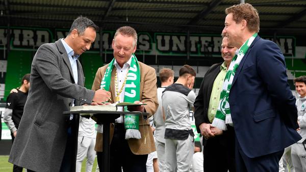 Rachid Azzouzi sprach nach seinem Eintrag von einer Sensation. "Ich durfte jetzt das zweite Mal schon mit Fürth aufsteigen, das ist eigentlich eine Sensation."