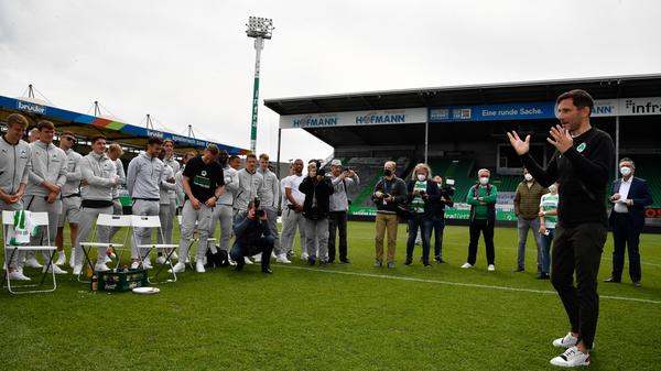 Coach Stefan Leitl wollte sich nur ungern in den Mittelpunkt stellen und bedankte sich bei allen Beteiligten, die dieses "Märchen" mitgeschrieben haben. "Wir leben dieses Team und ich glaube, das hat man die Saison über auch gesehen."