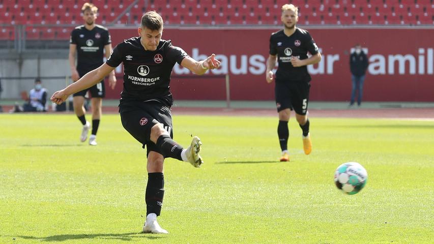 Am Ostersonntag legt sich der Club dann selbst einen Dreier ins Osternest. Dank eines Tom-Krauß-Knallers und einer erneut guten Leistung und setzt sich der Club verdient gegen den SC Paderborn durch und macht sich damit Mut im Abstiegskampf. Nur die schlechte Chancenverwertung lässt die Nürnberger zum Ende hin zittern, Nikola Dovedan scheitert kurz vor Schluss besonders formschön vor dem leeren Tor. Die Erleichterung nach Abpfiff ist trotzdem groß. Und das altmeisterliche Punktekonto um einen Dreier aufgestockt.