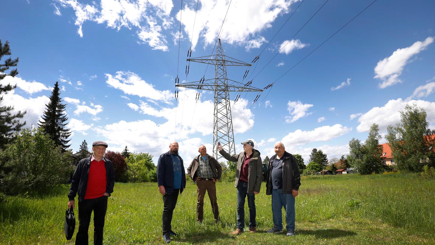 Die Katzwanger Bürger Kurt Oberholz, Alexander Sessann, Thomas Kühnlein, Manfred Thümler und Erwin Reitenspieß (von links) sind besorgt.
Die Katzwanger Bürger Kurt Oberholz, Alexander Sessann, Thomas Kühnlein, Manfred Thümler und Erwin Reitenspieß (von links) sind besorgt.