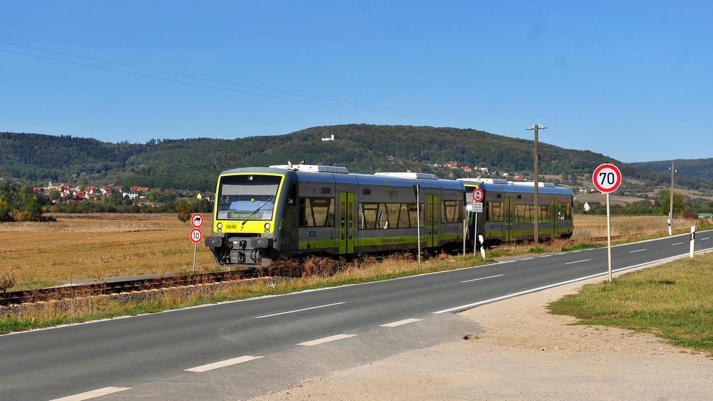Die Wiesenttalbahn fährt zwischen Forchheim und Ebermannstadt. Die Wiesenttalbahn fährt zwischen Forchheim und Ebermannstadt.