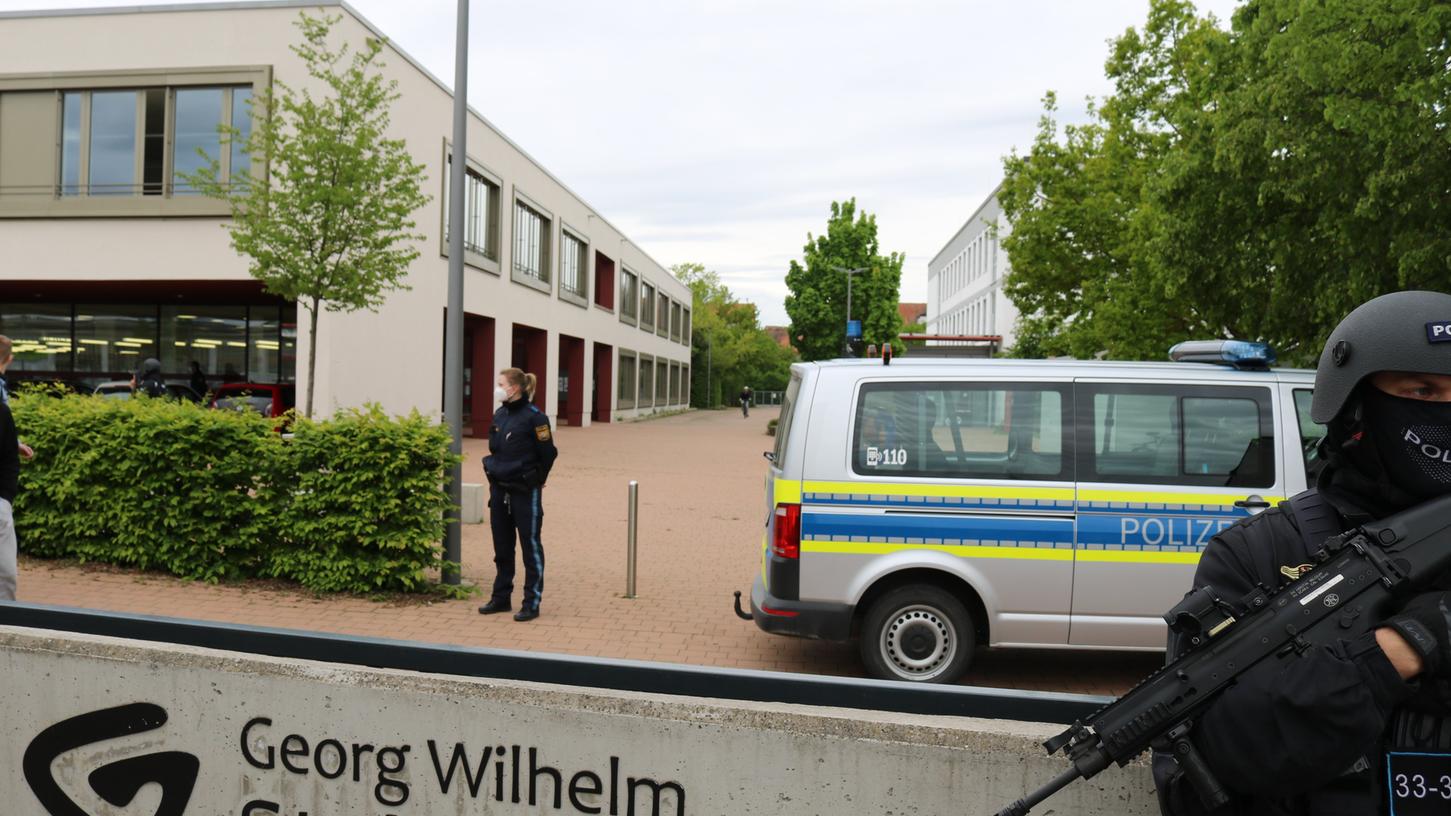 Am Tag vor den Prüfungen im dritten Abiturfach ging eine Drohmail am Bad Windsheimer Stellergymnasium ein.
Am Tag vor den Prüfungen im dritten Abiturfach ging eine Drohmail am Bad Windsheimer Stellergymnasium ein.