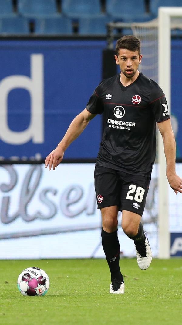 Zehn Jahre hat es der Innenverteidiger beim 1. FCN ausgehalten. Ja, tatsächlich: ausgehalten. Mühl ist in dieser Zeit nämlich einerseits zu einem Bundesligaspieler geworden, andererseits aber auch zum Sündenbock für viele Fans. Angemerkt hat man ihm die viele Kritik zuletzt auch auf dem Platz. Zum Abschied dennoch eine nicht ganz sachliche Note 2