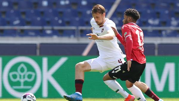 Galt als großes Innenverteidiger-Talent, ehe er zum Club kam. Ließ sich dann in Nürnberg angekommen von der allgemeinen Verunsicherung anstecken. Wirklich entspannt wirkte Sörensen erst, als ihm im Saisonfinale Georg Margreitter eine starke Schulter war. Note 4