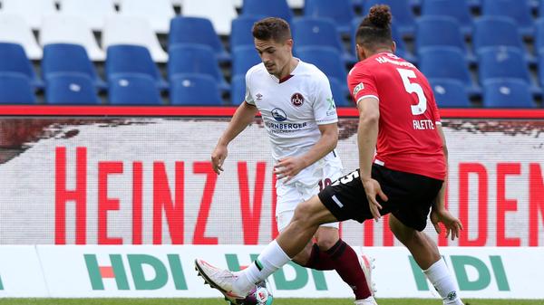 Irgendwann hatte auch der aktuelle Sportvorstand genug gesehen. „Von einem Spieler seiner Klasse darf ich grundsätzlich mehr erwarten“, sagte also Dieter Hecking. So ungefähr hat man das über Nikola Dovedan schon viele Menschen sagen hören. Erfüllt wurden die Erwartungen selten, weshalb die Zweifel an der grundsätzlichen Klasse wachsen. Immerhin: Im Saisonendspurt wirkte Dovedan tatsächlich verbessert und engagierter. Note 4,5
