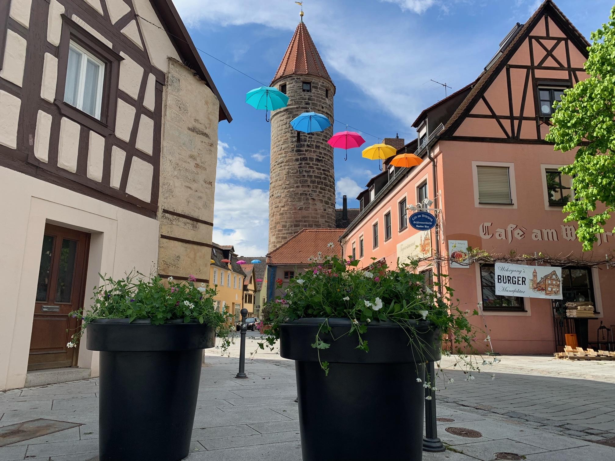 gunzenhausen das hat es mit den neuen blumenkubeln auf sich gunzenhausen nordbayern de