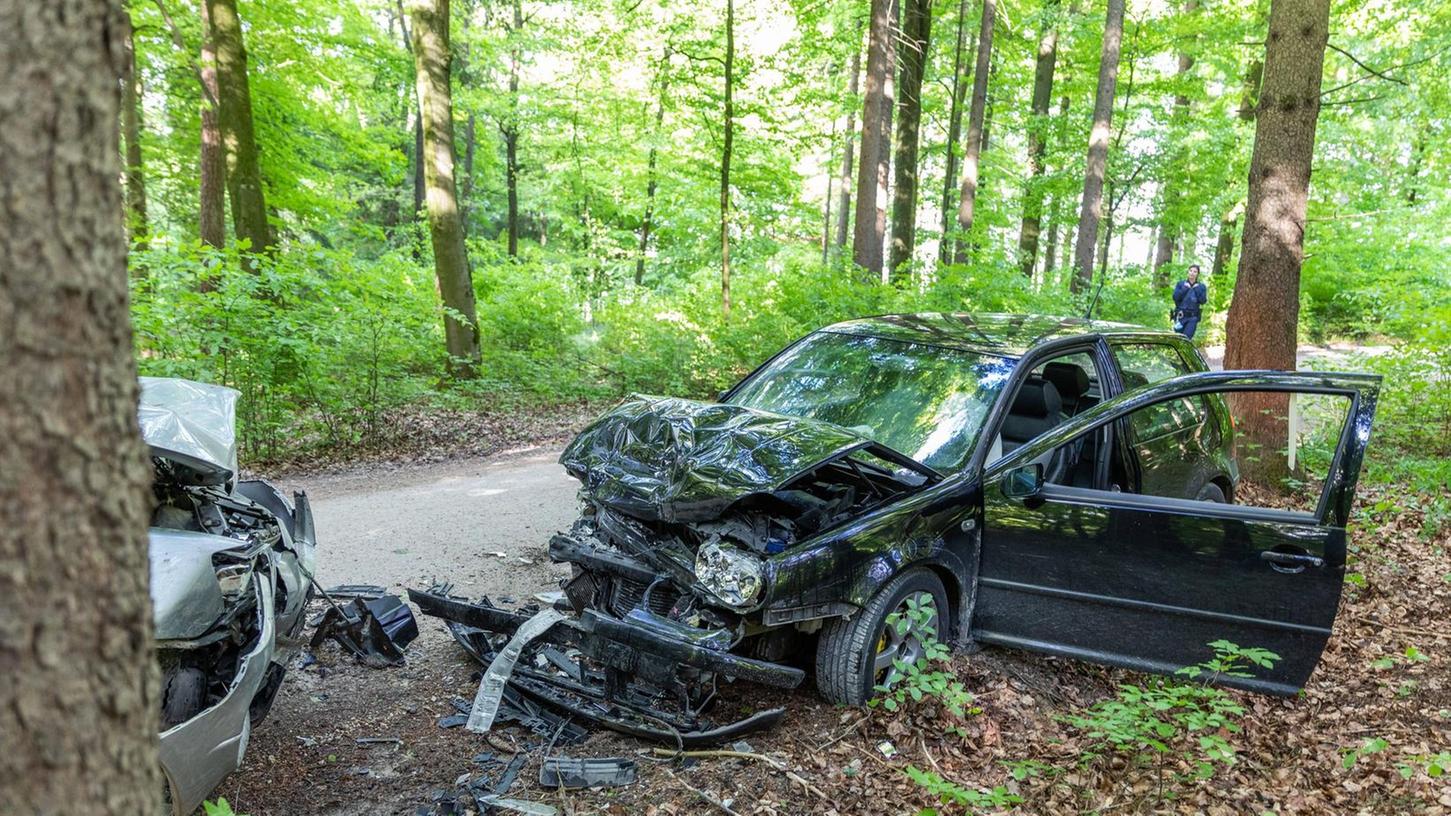 Auf einem Waldweg zwischen Ursheim und Megesheim hat ein 18-Jähriger unvermittelt die Kontrolle über sein Auto verloren. 