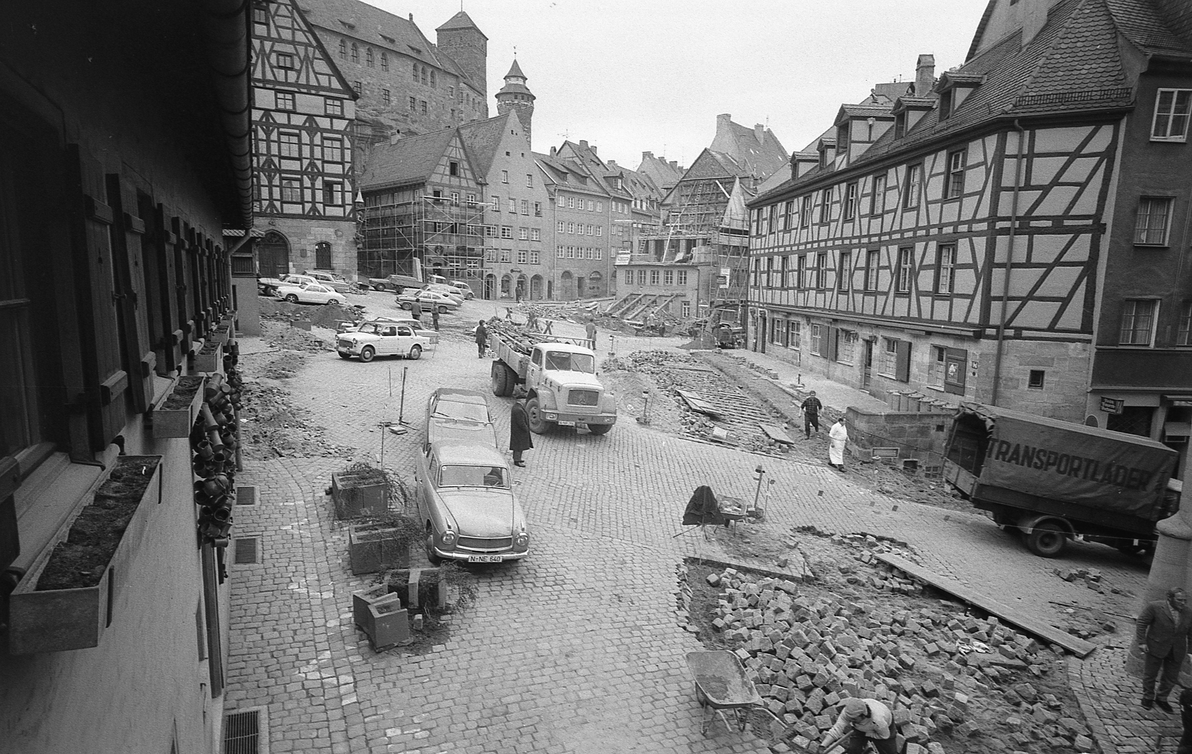 Kurz bevor die internationalen Gäste anrückten, wurde der Albrecht-Dürer-Platz aufgehübscht.