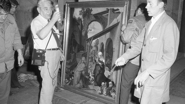 Unter Polizeischutz und großem Medienandrang wurden kostbare Leihgaben geliefert.