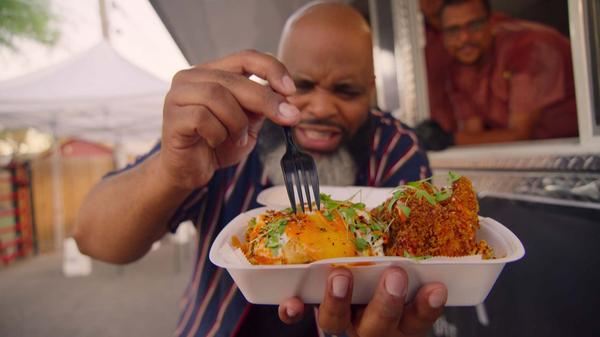 Diese Doku-Serie macht Appetit. Daymon Scott “Daym Drops” Patterson, ein in den USA bekannter Essenskritiker, reist einmal quer durchs Land und probiert sich durch alles, was ihm vor den Gaumen kommt. Fresh, Fried & Crispy nimmt die Zuschauer mit auf eine kulinarische Reise durch die Vereinigten Staaten. Die insgesamt acht Episoden des Formats sind ab 9. Juni verfügbar.