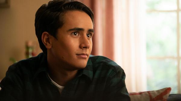 Vorhang auf für die zweite Runde von Love, Victor. Die erste Staffel der Serienadaption des Films Love, Simon aus dem Jahr 2018 endete mit dem Coming Out von Hauptfigur Victor. Die neuen Episoden laufen ab 18. Juni bei Disney+ Star.