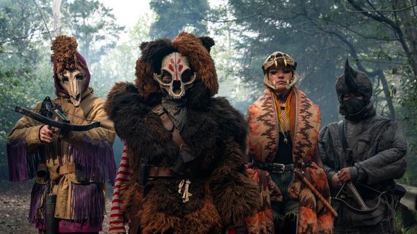 Die Verfilmung von Jeff Lemires Comicbuch Sweet Tooth steht ab 4. Juni bei Netflix zum Abruf bereit. Die achtteilige Serie spielt in einer postapokalyptischen Welt und begleitet den jungen Gus, einem Mensch-Hirsch-Hybrid, auf der abenteuerlichen Suche nach seiner Herkunft.