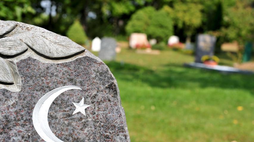 Muslimische Gräberfelder gibt es inzwischen fast bundesweit, die Bestattung darin musste in Bayern bis zum 31.März jedoch im Sarg erfolgen.