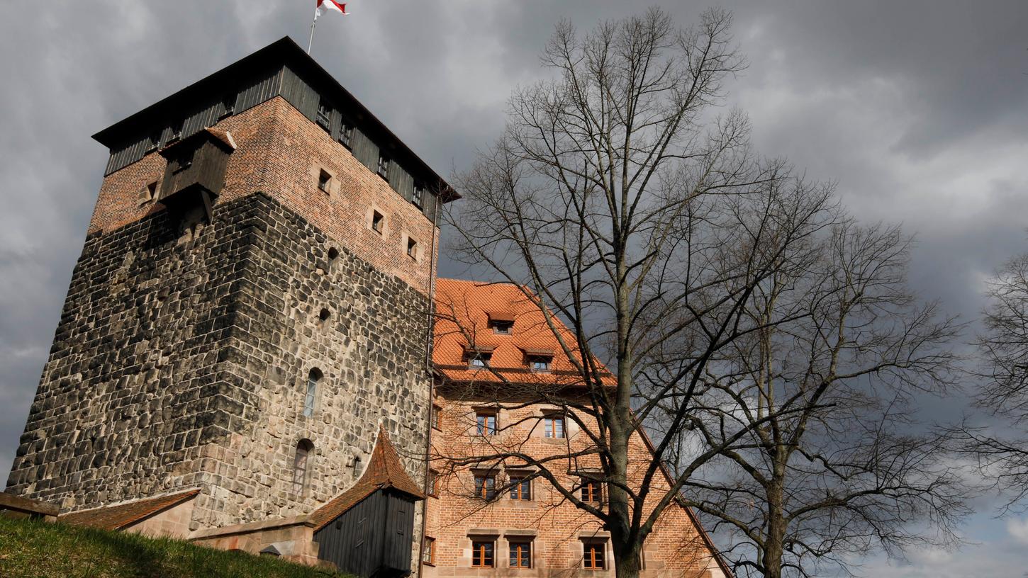 Die Jugendherberge in der Nürnberger Kaiserburg gehört zu den schönsten Bayerns. Sie darf nun wieder öffnen, weil die Inzidenz endlich unter 100 gefallen ist. 