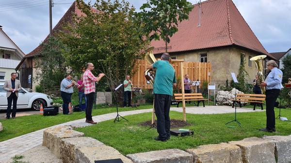Das Grundstück, auf dem früher die Synagoge Wannbach stand, wurde 2020 als Grünfläche neu gestaltet. Dabei ist auch eine Gedenktafel aufgestellt worden.