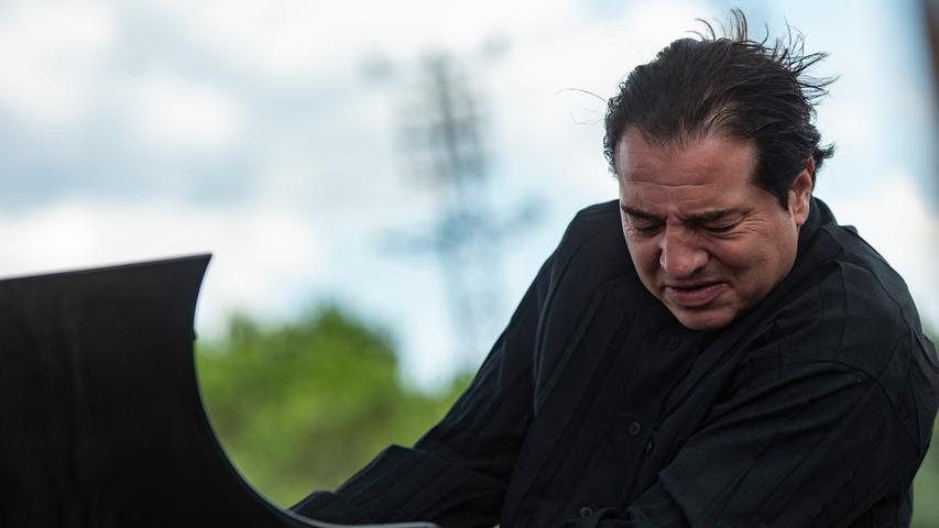 Seine Musik steht für Hochspannung und für politisches Engagement: Fazil Say. Die Nürnberger Symphoniker werden in der Saison 2021/2022 sein Cellokonzert mit dem programmatischen Titel "Never Give Up" aufführen.
Seine Musik steht für Hochspannung und für politisches Engagement: Fazil Say. Die Nürnberger Symphoniker werden in der Saison 2021/2022 sein Cellokonzert mit dem programmatischen Titel "Never Give Up" aufführen.