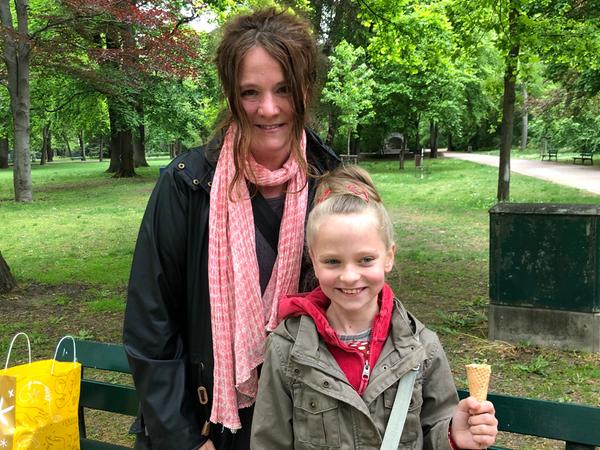 Freuen sich schon auf den nächsten gemeinsamen Besuch der Bergkirchweih: Kerstin und Rosa Bocek. Freuen sich schon auf den nächsten gemeinsamen Besuch der Bergkirchweih: Kerstin und Rosa Bocek.