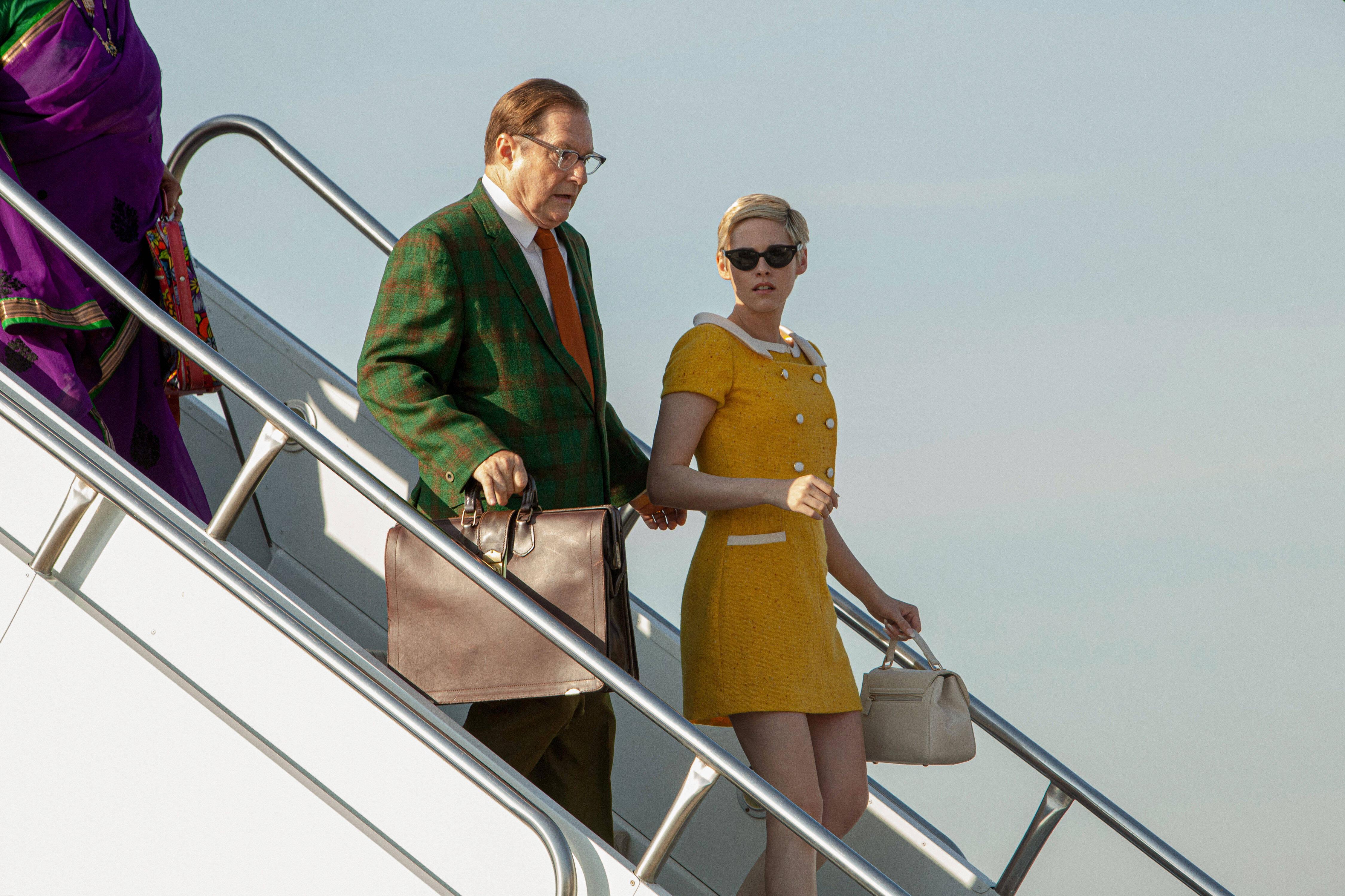 Against All Enemies widmet sich dem Leben der US-Schauspielerin Jean Seberg. In den späten 1960er Jahren geriet die Ikone des Nouvelle Vague aufgrund ihrer Beziehung zu Hakim Jamal, einem Bürgerrechtler und Aktivisten der Black-Power-Bewegung, ins Visier des FBI. Der Film mit Kristen Stewart und Anthony Mackie in den Hauptrollen läuft ab 17. Juni bei Prime Video.