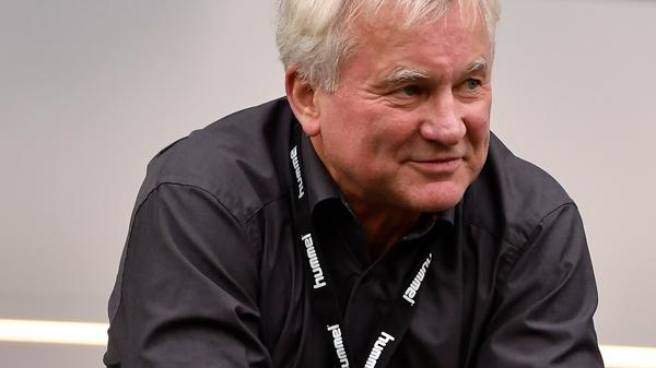 "Der Aufstieg war absolut verdient. Trotzdem ist es für mich eine Riesensensation. Das Saisonfinale habe ich am Fernseher verfolgt. Ich wohne in Bremen, ein Tag vorher war der Abstieg des SV Werder sehr enttäuschend. Die Freude über Fürth und den erneuten Aufstieg hat das aber mehr als wett gemacht. Fakt für die kommende Saison ist, dass drei Stammspieler den Verein verlassen, Fakt ist aber auch, dass es viele junge, gute Spieler gibt, die sich weiterentwickeln können. Und Fürth muss sich mit dem ein oder anderen Spieler verstärken. Es wird schwer in der Bundesliga, doch ich bin zuversichtlich. Wenn die Mannschaft das Miteinander und das gute taktische Verhalten aus dieser Saison weiter hinbekommt, hat sie eine Chance, die Liga zu halten."