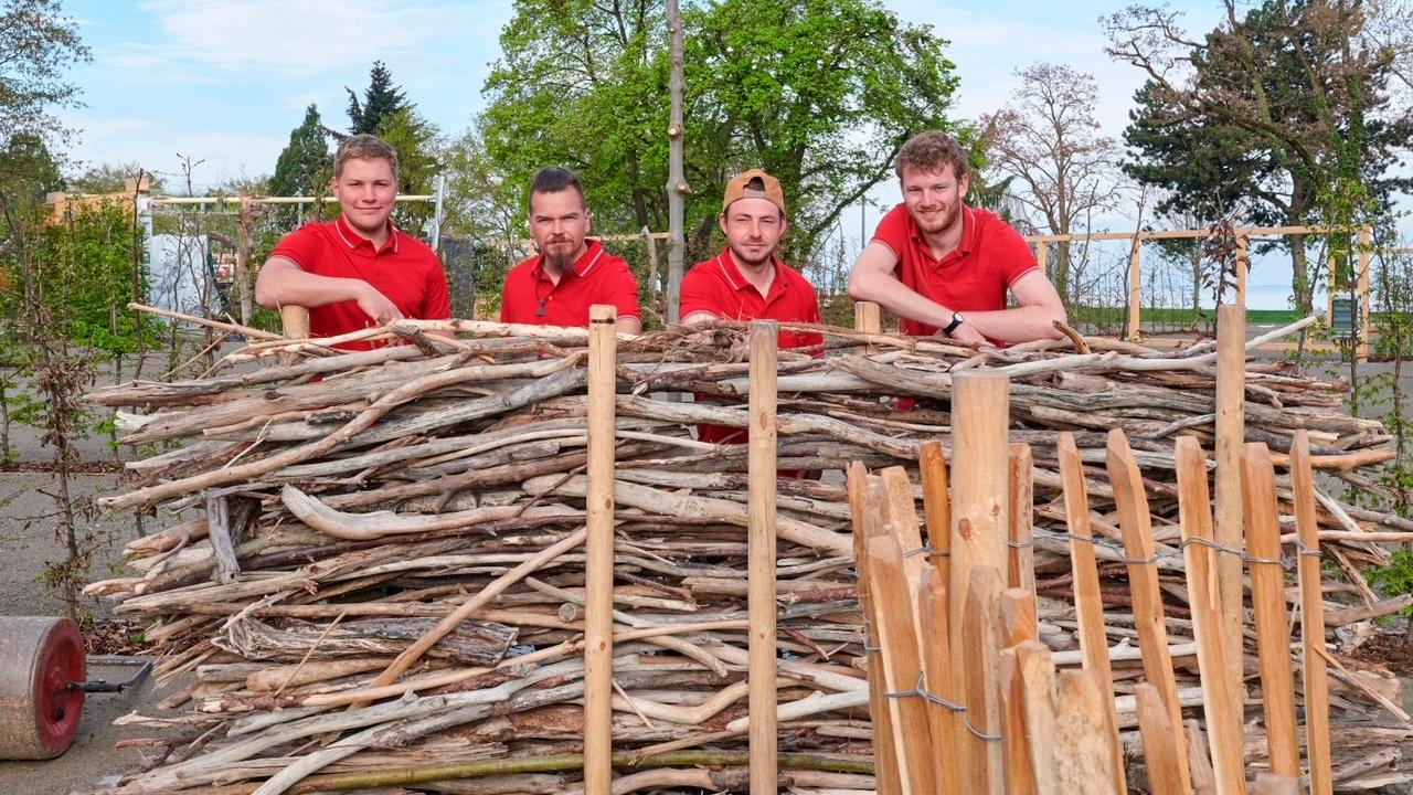 Viel Lob erhielten Martin Meier, Hartmut Krüger, Paul Opiela und Dominik Bauer von Garten- und Landschaftsbau Weißmüller für ihren Themengarten auf der Landesgartenschau in Lindau. Viel Lob erhielten Martin Meier, Hartmut Krüger, Paul Opiela und Dominik Bauer von Garten- und Landschaftsbau Weißmüller für ihren Themengarten auf der Landesgartenschau in Lindau.