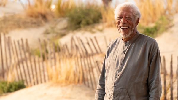 Größen wie Morgan Freemann und Helen Mirren, Anthony Mackie und Anne Hathaway gehören zum Cast des neuen Amazon Originals Solos. In sieben Episoden geht die in der Gegenwart und Zukunft spielende Serie elementaren Fragen des Menschseins auf den Grund. Solos startet am 25. Juni bei Prime Video.