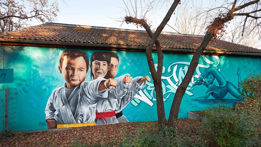 Der junge spanische Künstler Sake lebt in Nürnbergs Partnerstadt Córdoba. Aus dem klassischen Graffiti kommend, richtet er seinen Schwerpunkt auf figürliche und altmeisterliche Techniken. Sein Entwurf bringt die Themen „Vielfalt“ und „Sport“ auf ungewöhnliche Weise zusammen