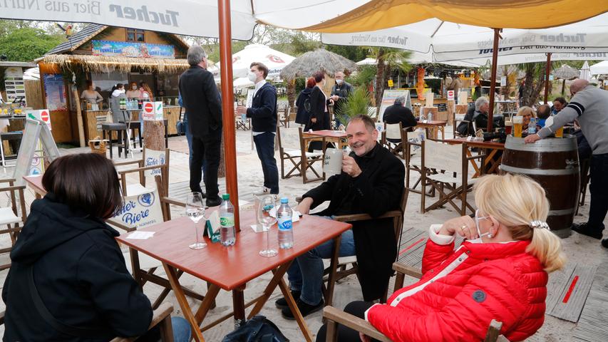 Cocktails, Liegestühle, Crepes: Der Nürnberger Stadtstrand ist eröffnet