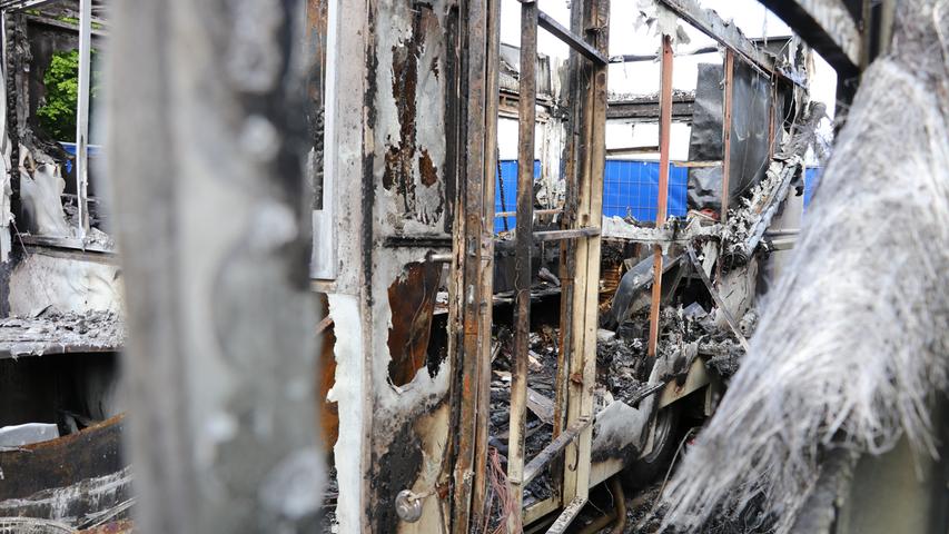 Nach Explosionen: Imbiss am Dutzendteich komplett zerstört